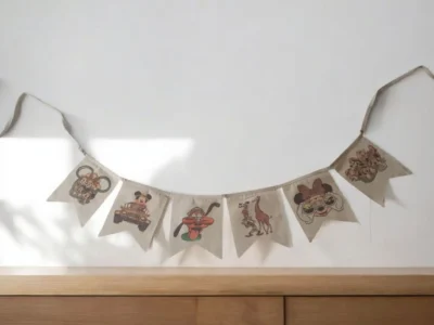 Guirnalda de cumpleaños Mickey Safari