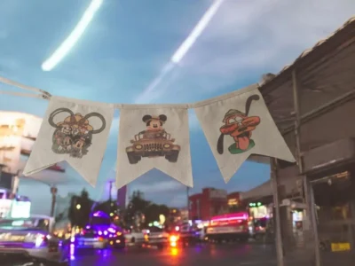 Guirnalda de cumpleaños Mickey Safari