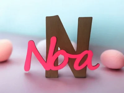 Inicial con nombre en madera