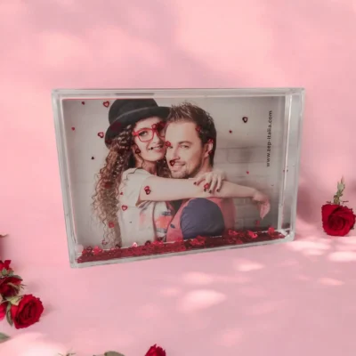 Marco de agua con corazones personalizable