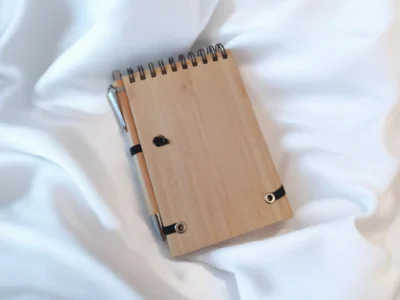Bloc de bambú con bolígrafo personalizable
