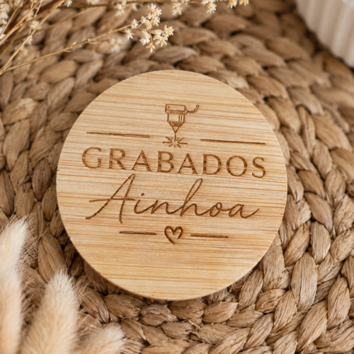 Espejo de bambú personalizado mediante grabado láser